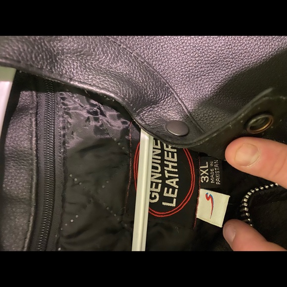 Leather jacket - Picture 3 of 3